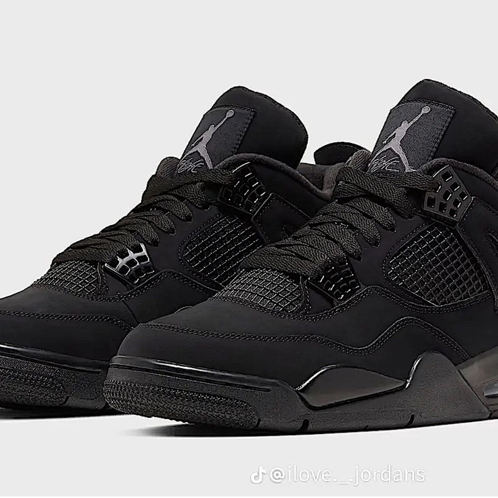 Black cat Jordan 4’s